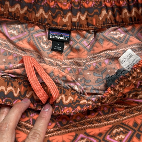 Patagonia Baggie Shorts Orange and Pink Size Large - Picture 5 of 9